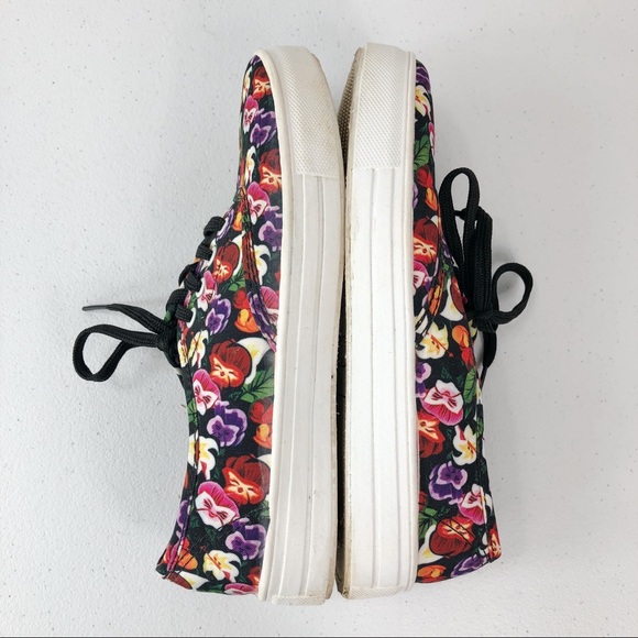 Disney Alice in Wonderland sneakers size 6 - Picture 4 of 8